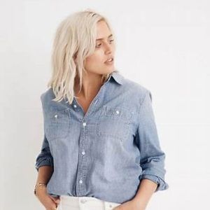 Madewell Chambray Classic Ex-Boyfriend Shirt in Mazzy Wash Medium Style # K1535